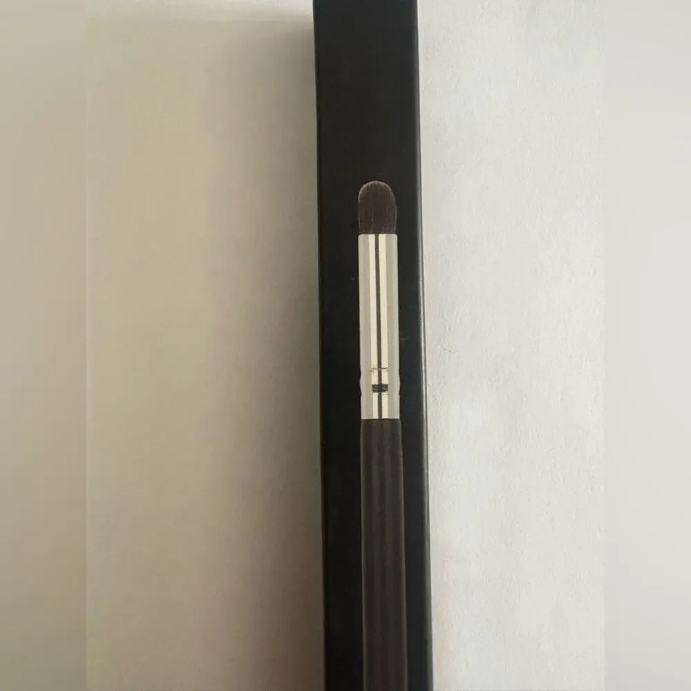 NWT bh cosmetics domed pencil brush for eye shadow